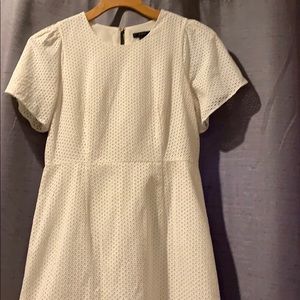 Eyelet dress with failures sleeves